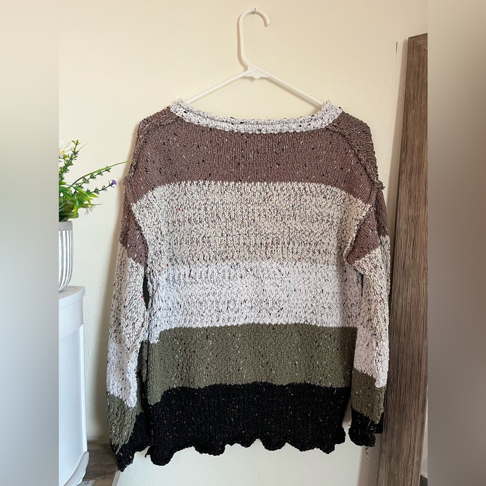 POL V-Neck Ruffle Sweater - Picture 4 of 5